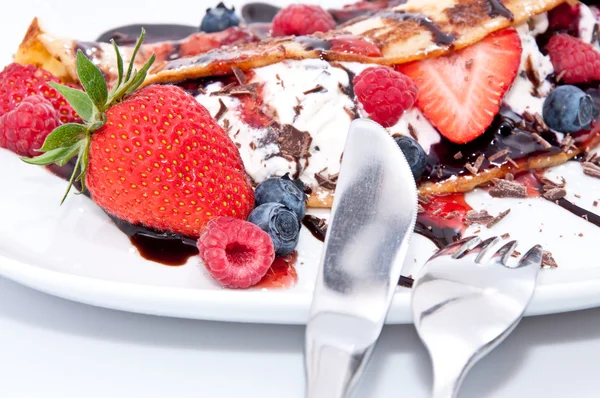 Ice Cream in Pan Cake with fruits — Stock Photo, Image