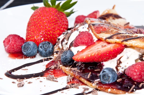 Ice in fresh Pan Cake with fruits — Stock Photo, Image