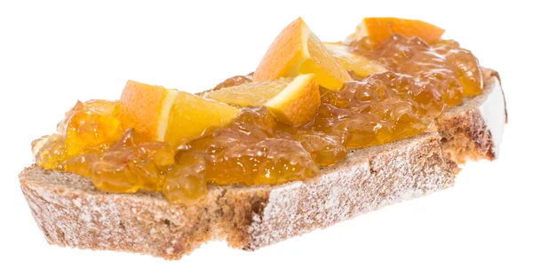 Ломтик хлеба с оранжевым джемом — стоковое фото