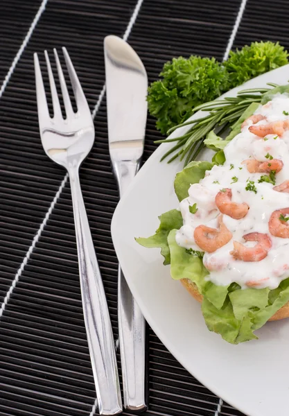 Shrimp-Salad on a roll (black background) — Stock Photo, Image
