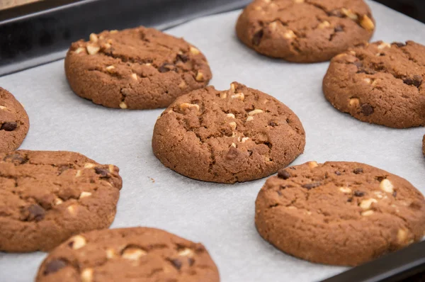 Якесь коричневе печиво на сковороді — стокове фото