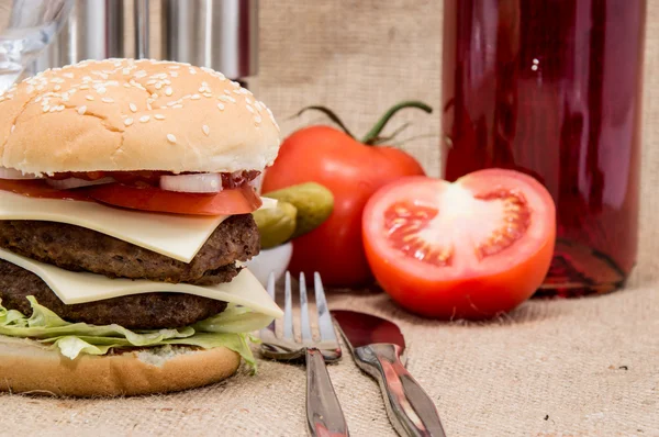 Double Burger with ingredients and cutlery — Stock Photo, Image