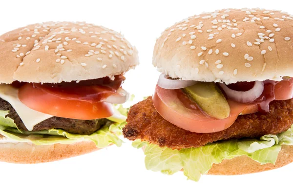 Ostburgare och chickenburger isolerad på vit — Stockfoto