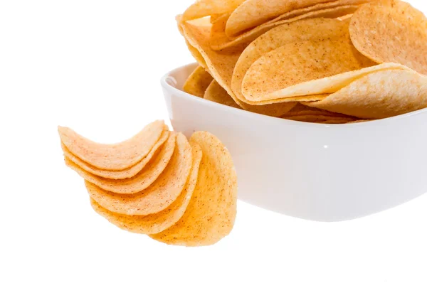 Un mucchio di patatine in una ciotola — Foto Stock