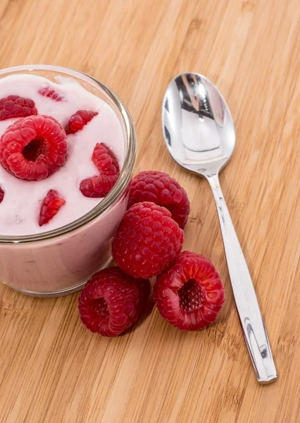 Verse frambozen yoghurt — Stockfoto