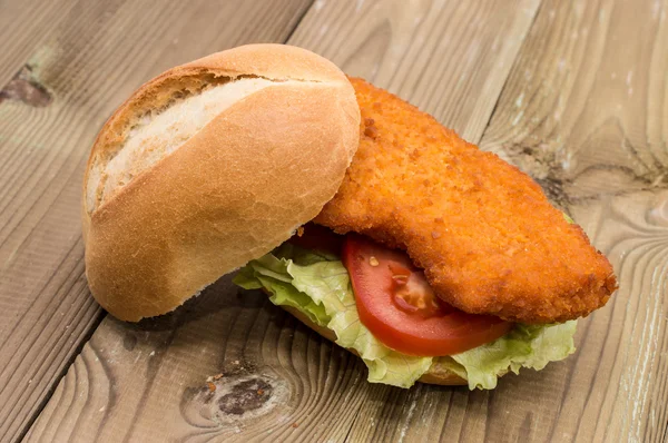 Sanduíche com carne frita — Fotografia de Stock