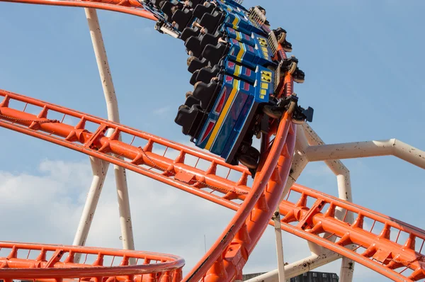 Rollercoaster em movimento — Fotografia de Stock