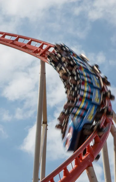 Rollercoaster w ruchu — Zdjęcie stockowe