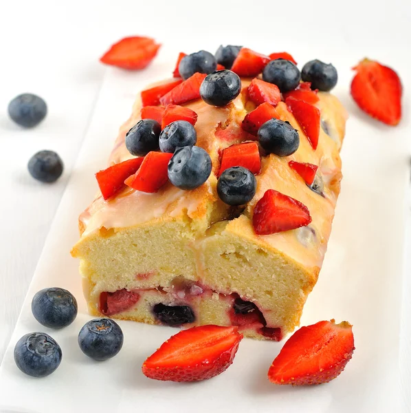 Торт з лісовими ягодами — стокове фото