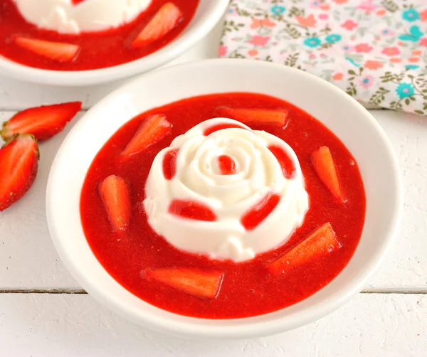 stock image Jelly with strawberry sauce