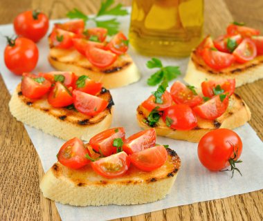 kiraz domates Bruschetta