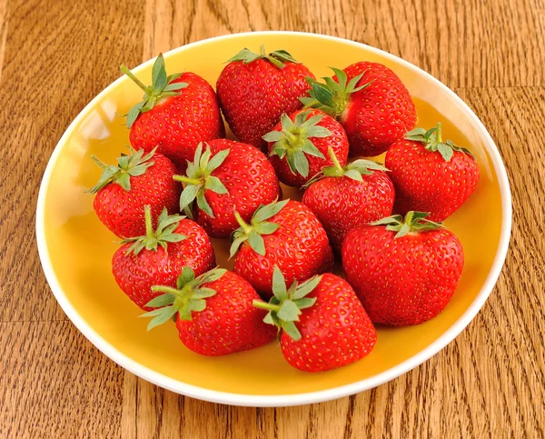 Strawberry on the plate — Stock Photo, Image