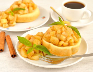 elma ve tarçın ile Pancakes