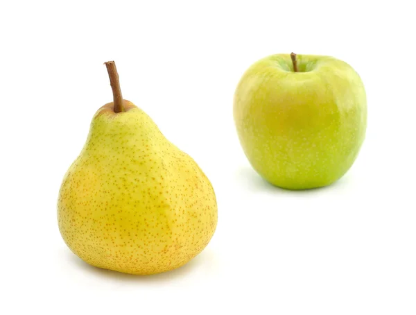 Pera amarilla y manzana verde —  Fotos de Stock