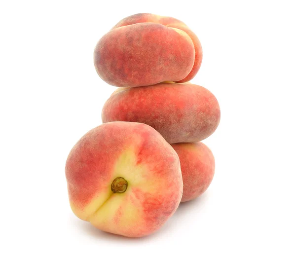 四个成熟的桃子 — 图库照片