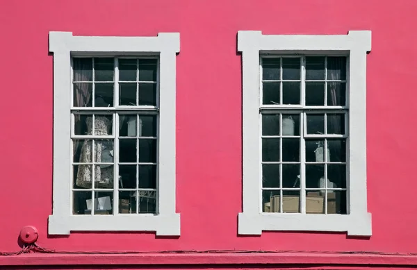 Rosa fönster — Stockfoto