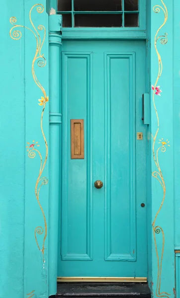 花のドア — ストック写真