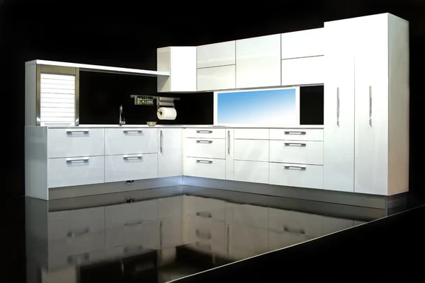 Белая кухня — стоковое фото
