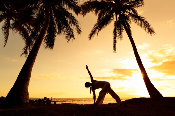 Yoga al atardecer —  Fotos de Stock