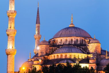 Gün batımında cami