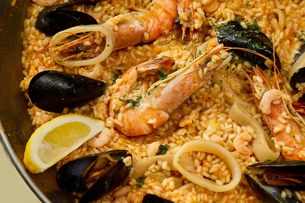 Delicious spanish paella — Stock Photo, Image