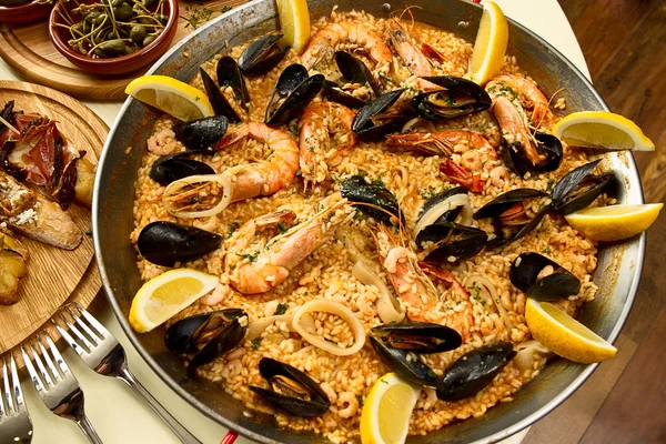 Deliziosa cena spagnola — Foto Stock
