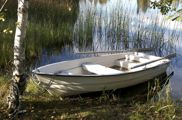 Boot op het meer — Stockfoto