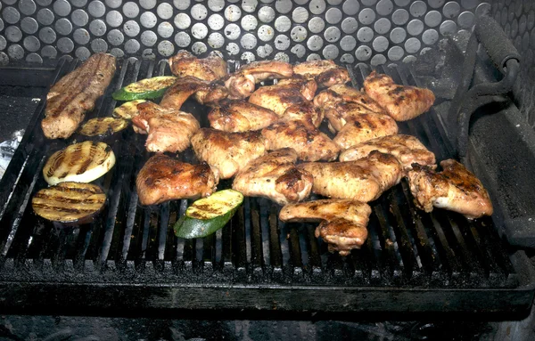 Grill the wings — Stock Photo, Image