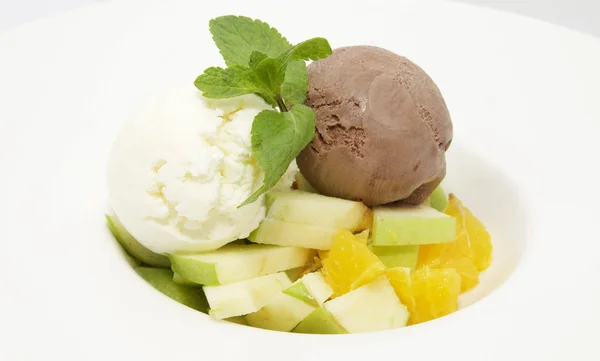 Ice cream and fruit — Stock Photo, Image