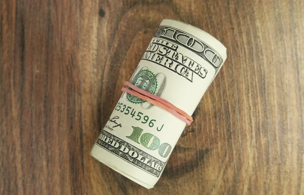 Доллары на деревянном столе — стоковое фото