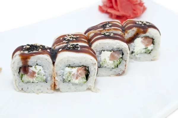 Japońskie sushi, ryby i owoce morza — Zdjęcie stockowe