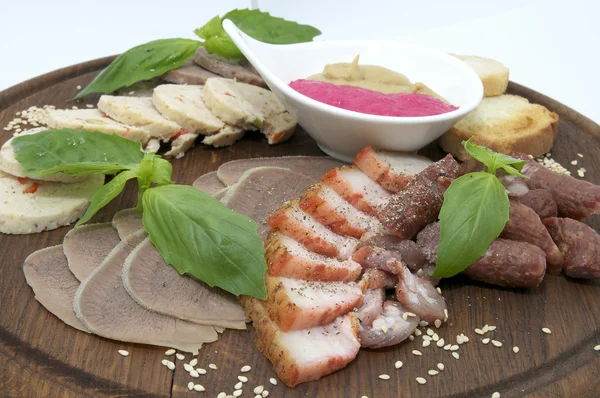 Un piatto di salsicce — Foto Stock
