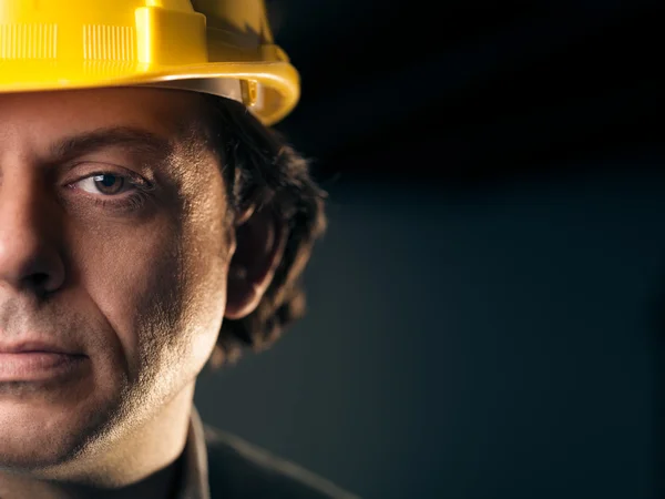 ヘルメット大人の手動労働者の肖像画 — ストック写真
