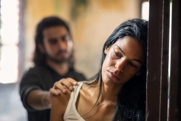 Domestic violence with young man and abused woman — Stock Photo, Image