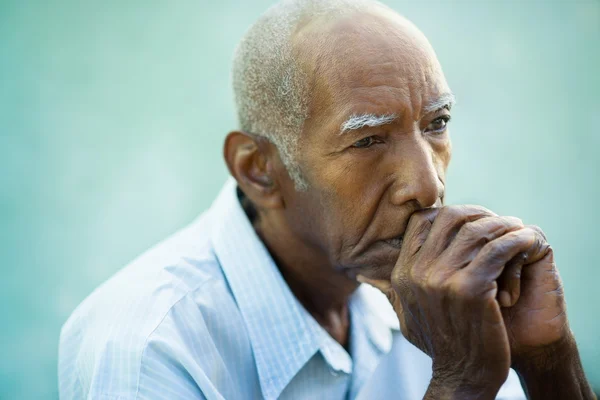 Portrét smutné plešatý starší muž — Stock fotografie