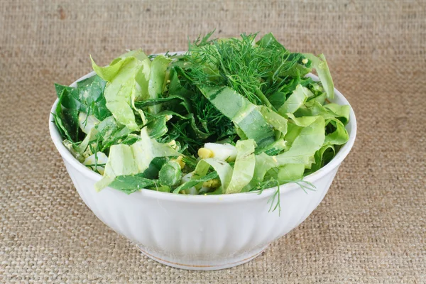Salada em tigela branca — Fotografia de Stock