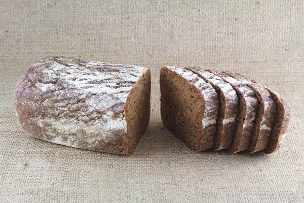 Хліб, посипаний борошном — стокове фото