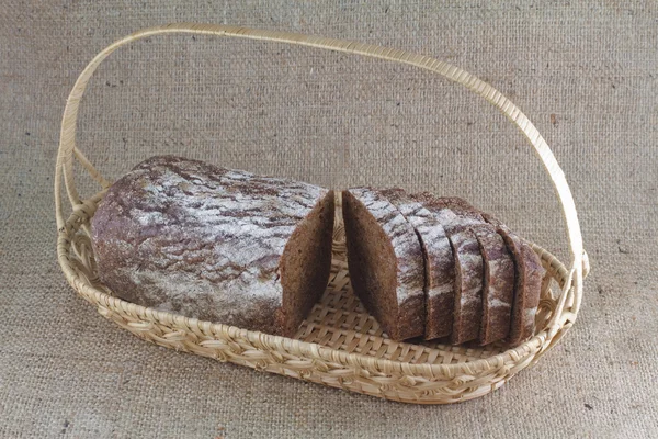Rebanadas de pan en una canasta —  Fotos de Stock