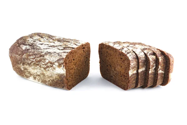 Se corta una hogaza de pan casero —  Fotos de Stock
