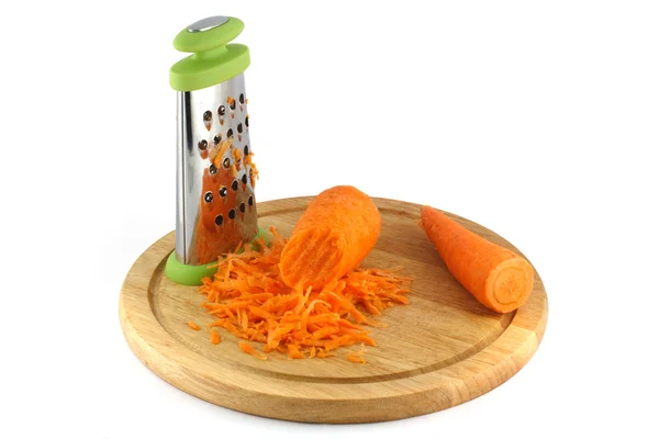 Морковь, терка, кухонная доска — стоковое фото