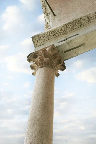 Columna corintia — Foto de Stock