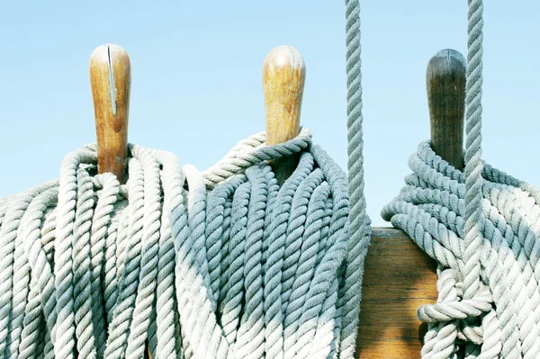 Holzwerkzeuge und Seile — Stockfoto