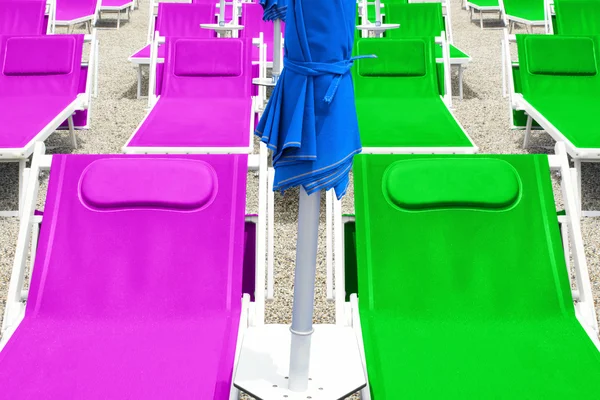 Chaises de quai colorées — Photo