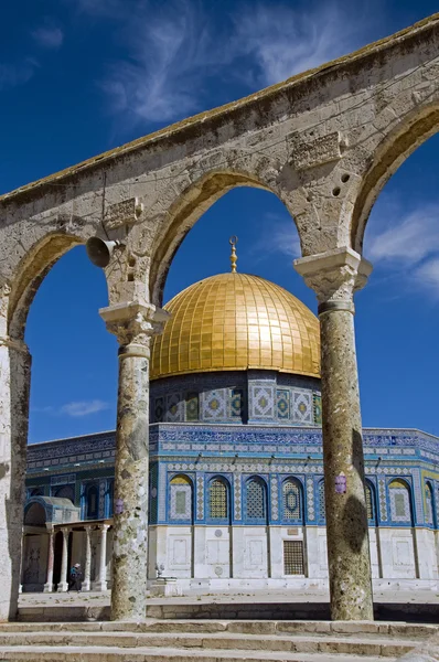 Moschee mit Kupferdach in jerusalem, israel — Stockfoto