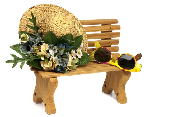 Wooden stool with old hat and sunglasses — Stock Photo, Image