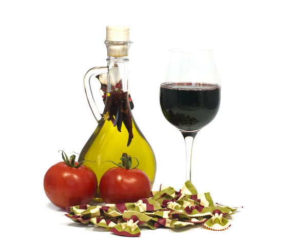 Lebensmittelzutaten und ein Glas Wein — Stockfoto