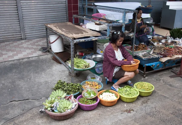 Frauen verkaufen Lebensmittel — Stockfoto