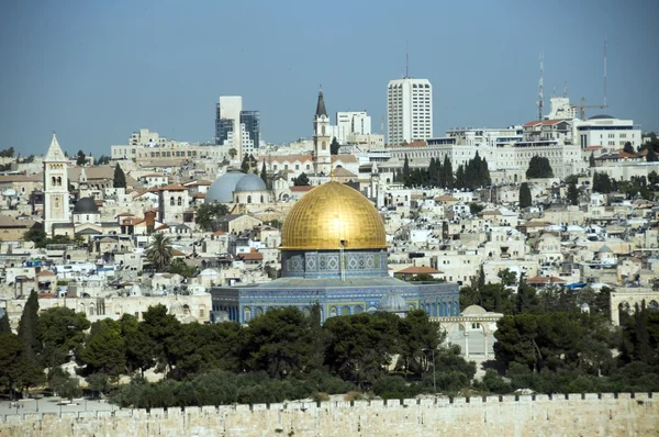 Jerusalem - rock moskén med blå himmel kupol — Stockfoto