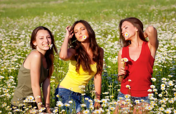 Girls on the flower meadow — Stockfoto