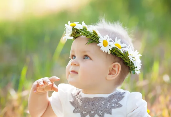 Child on the meadow — Stock Photo, Image